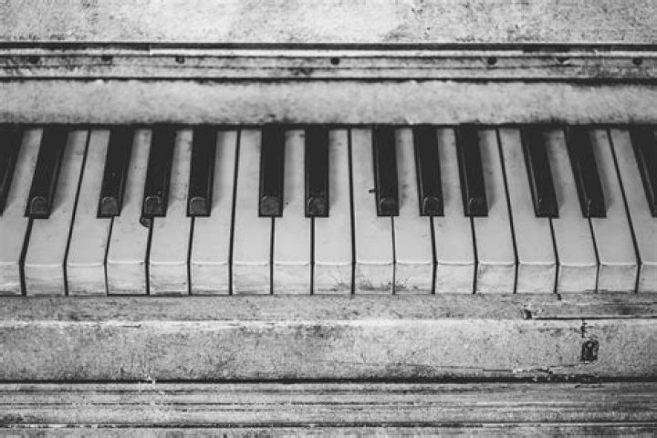 Can Post Malone Play Piano?
