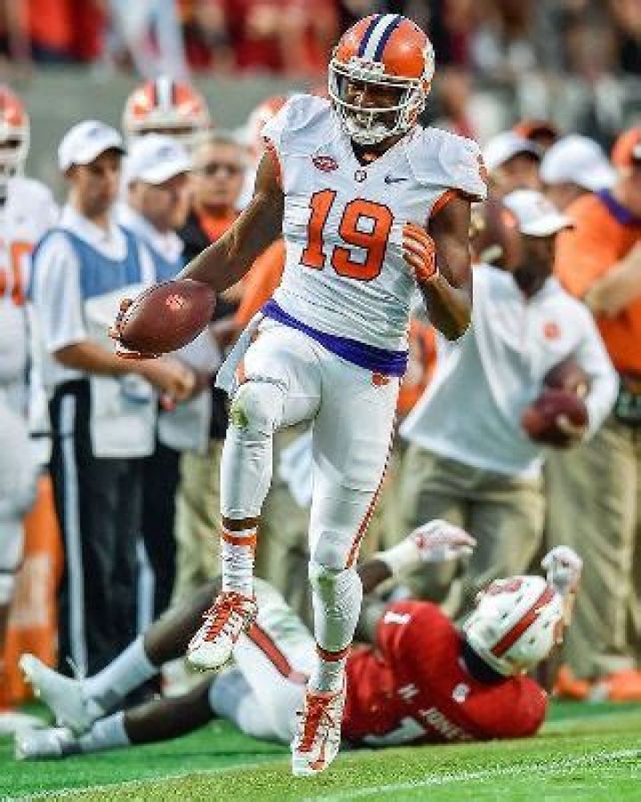 Charone Peake Bio, Age, Net Worth, Salary, Contract, NFL Draft, Stats, Married, & Wife