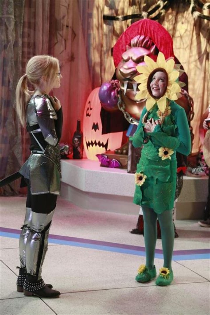 DOVE CAMERON, COZI ZUEHLSDORFF – Celeb Secrets
