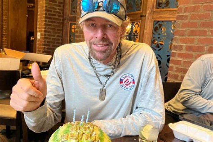 Fans Claim Toby Keith Intoxicated During Performance