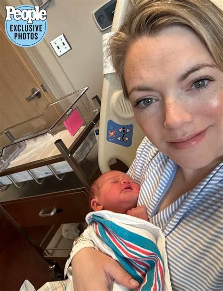 Kayla Tausche Salary and Net Worth in CNBC. Know her Husband, Baby, Wiki, Bio