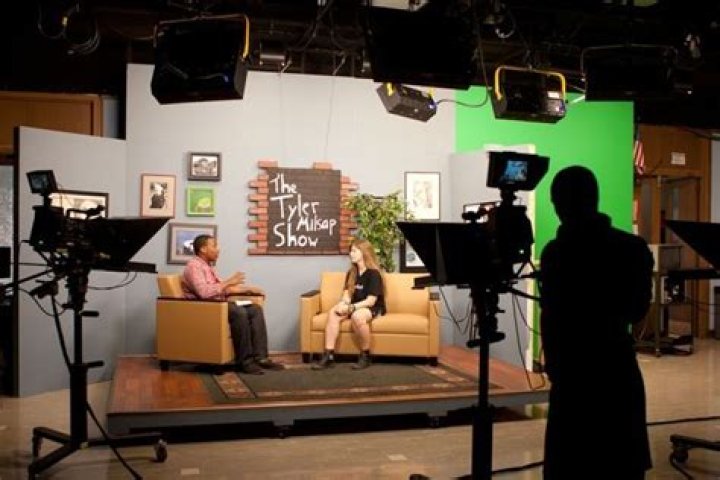 Ly Ly Studio TV video statistics