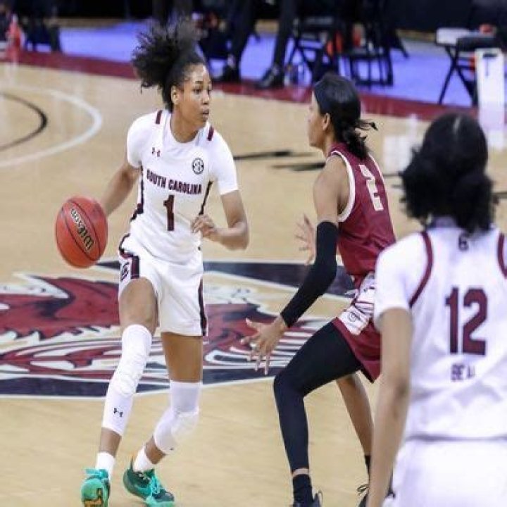Zia Cooke Basketball Career, Salary, and Contract; Know her Age, Family, Affair, Boyfriend, Stats